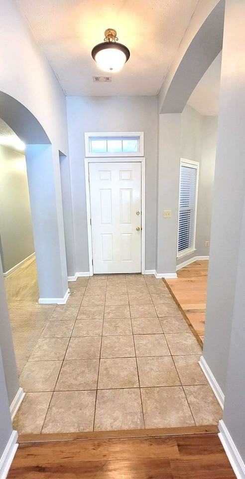 3500 Claiborne Cir - Photo 3 of 37