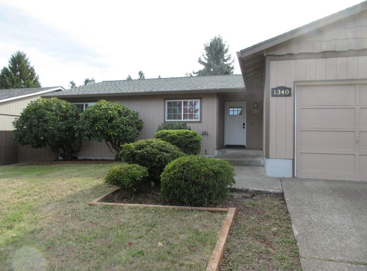 1340 Elser Dr Se - Photo 2 of 24