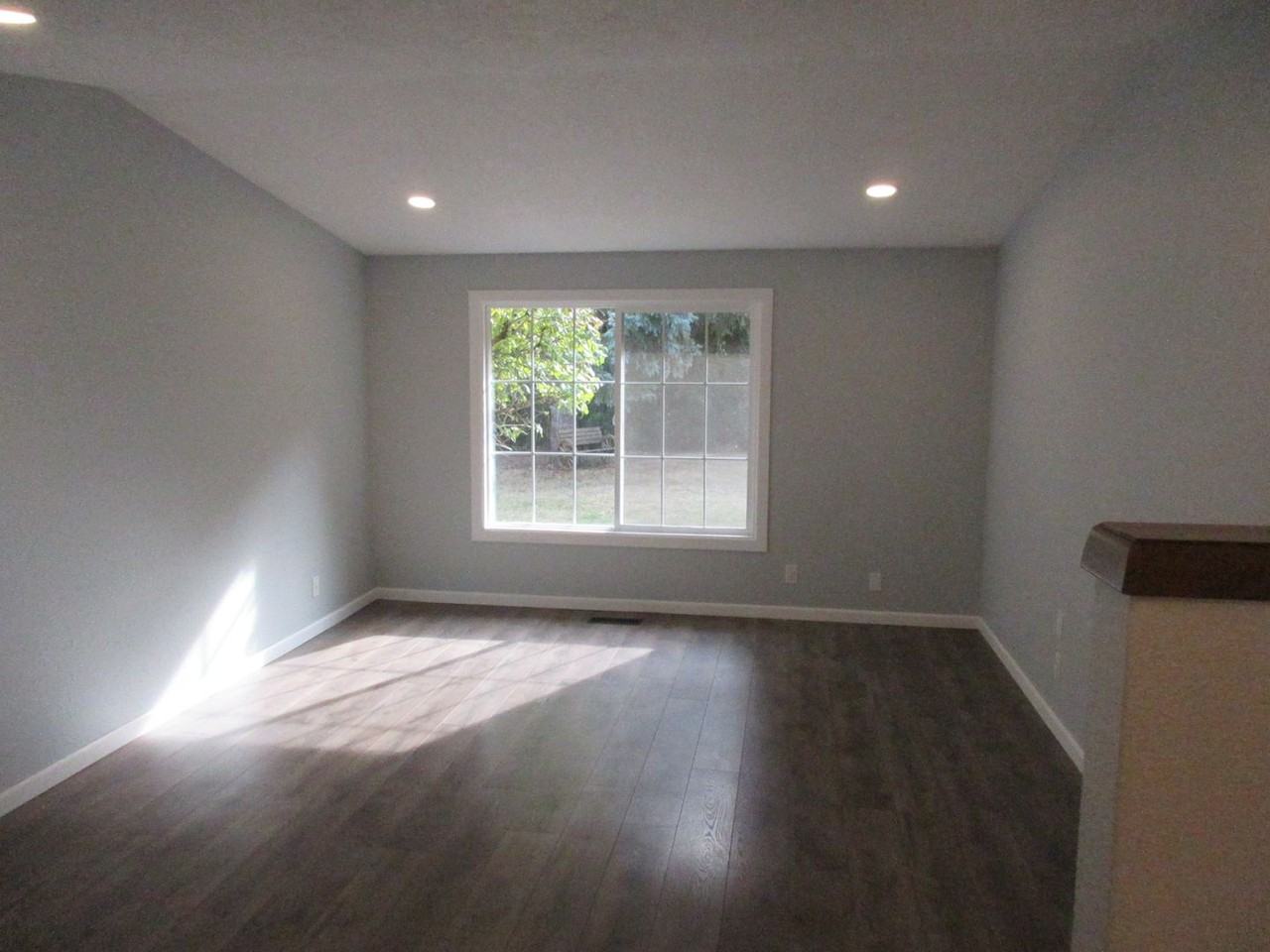 1340 Elser Dr Se - Photo 3 of 24
