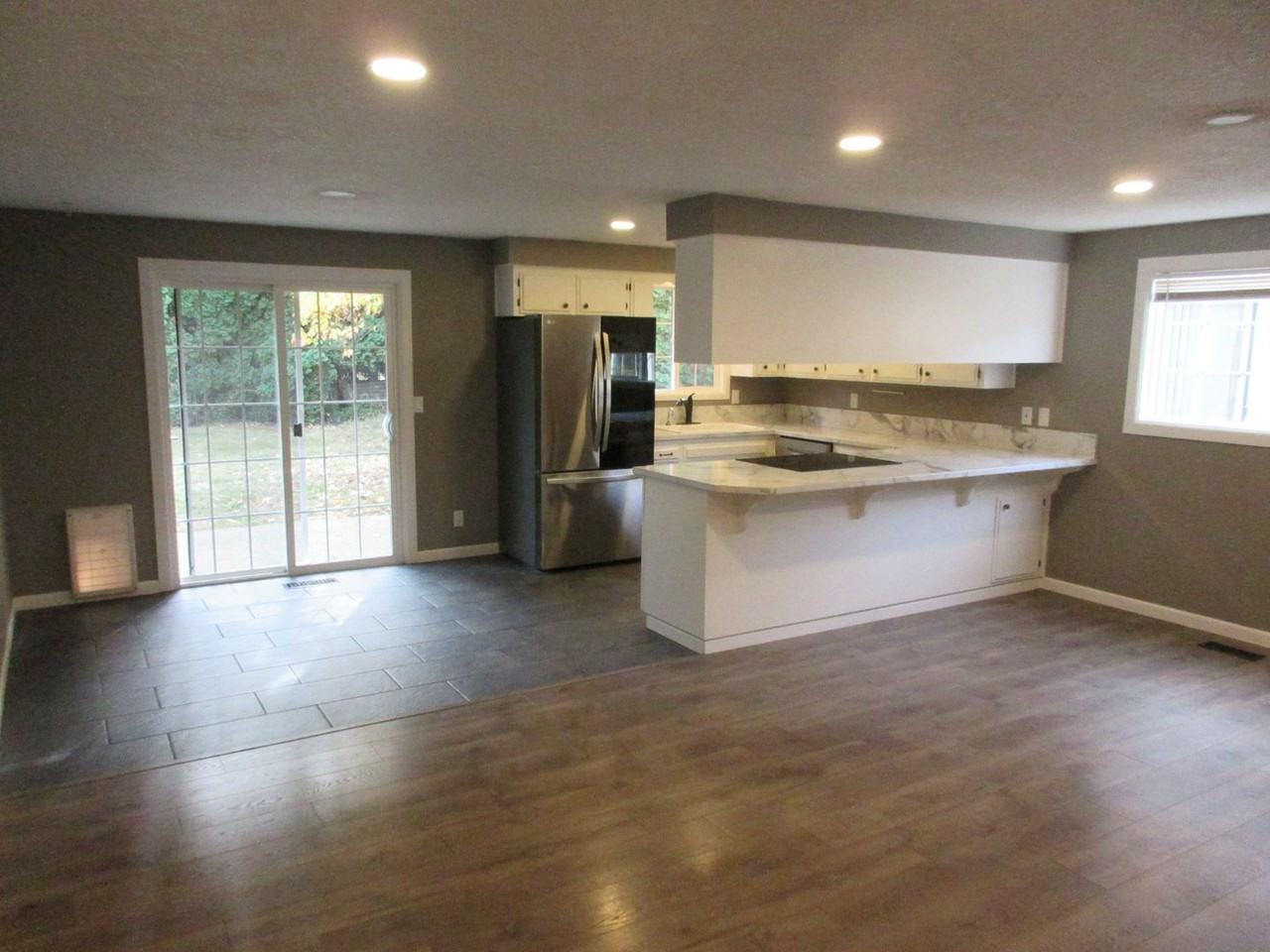 1340 Elser Dr Se - Photo 4 of 24