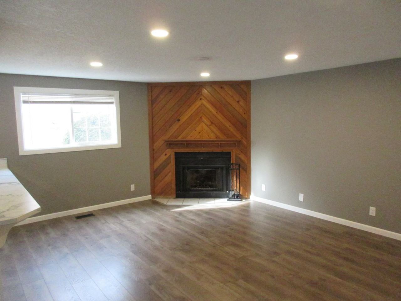 1340 Elser Dr Se - Photo 5 of 24