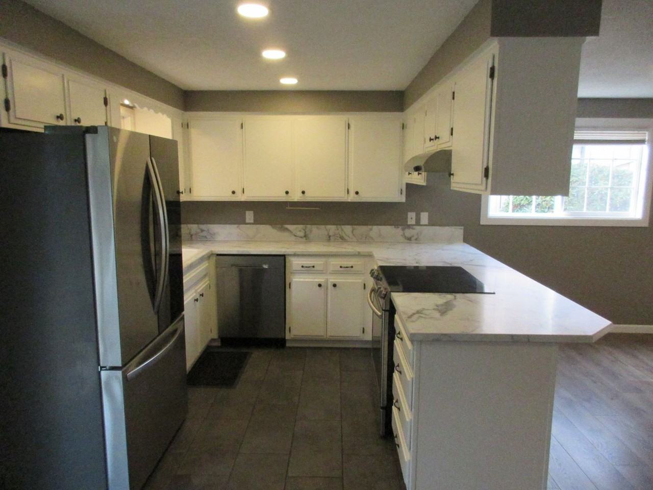 1340 Elser Dr Se - Photo 6 of 24