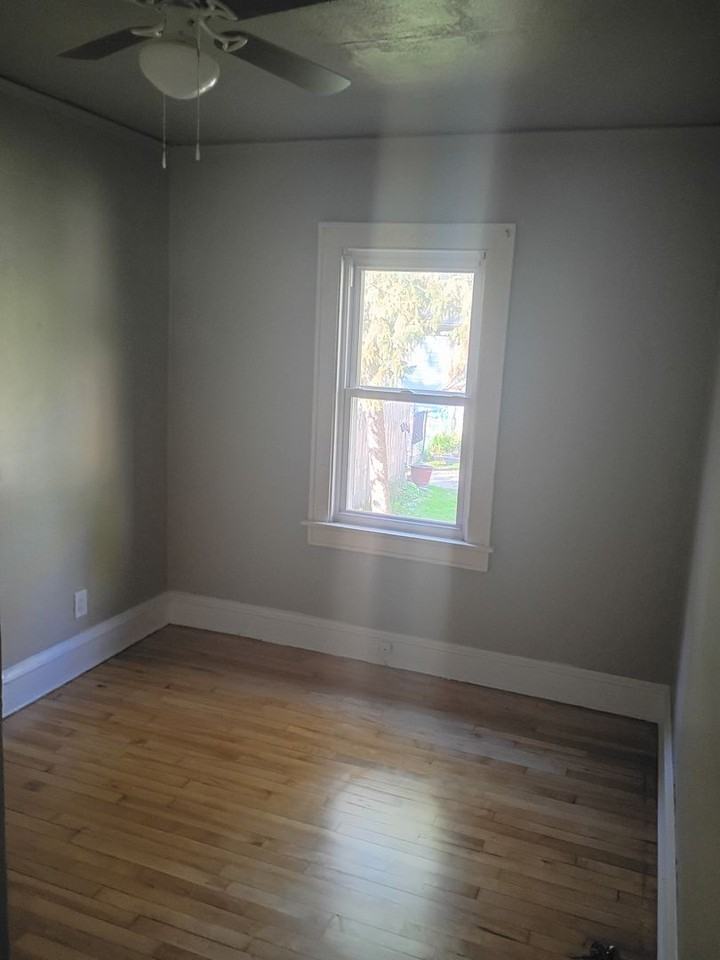 5005 N 56th St - Photo 5 of 11