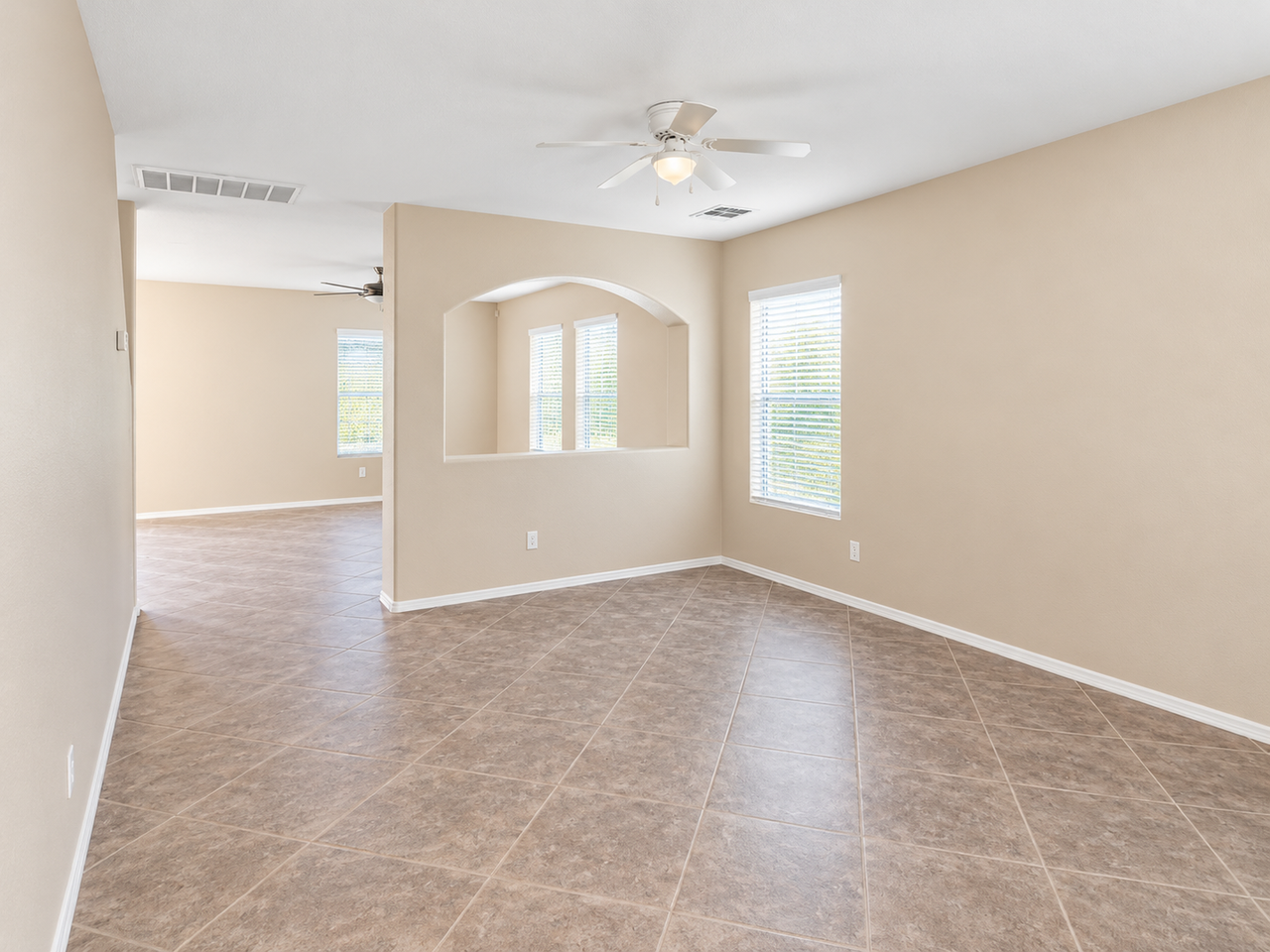 25267 W La Mont Ave - Photo 2 of 6