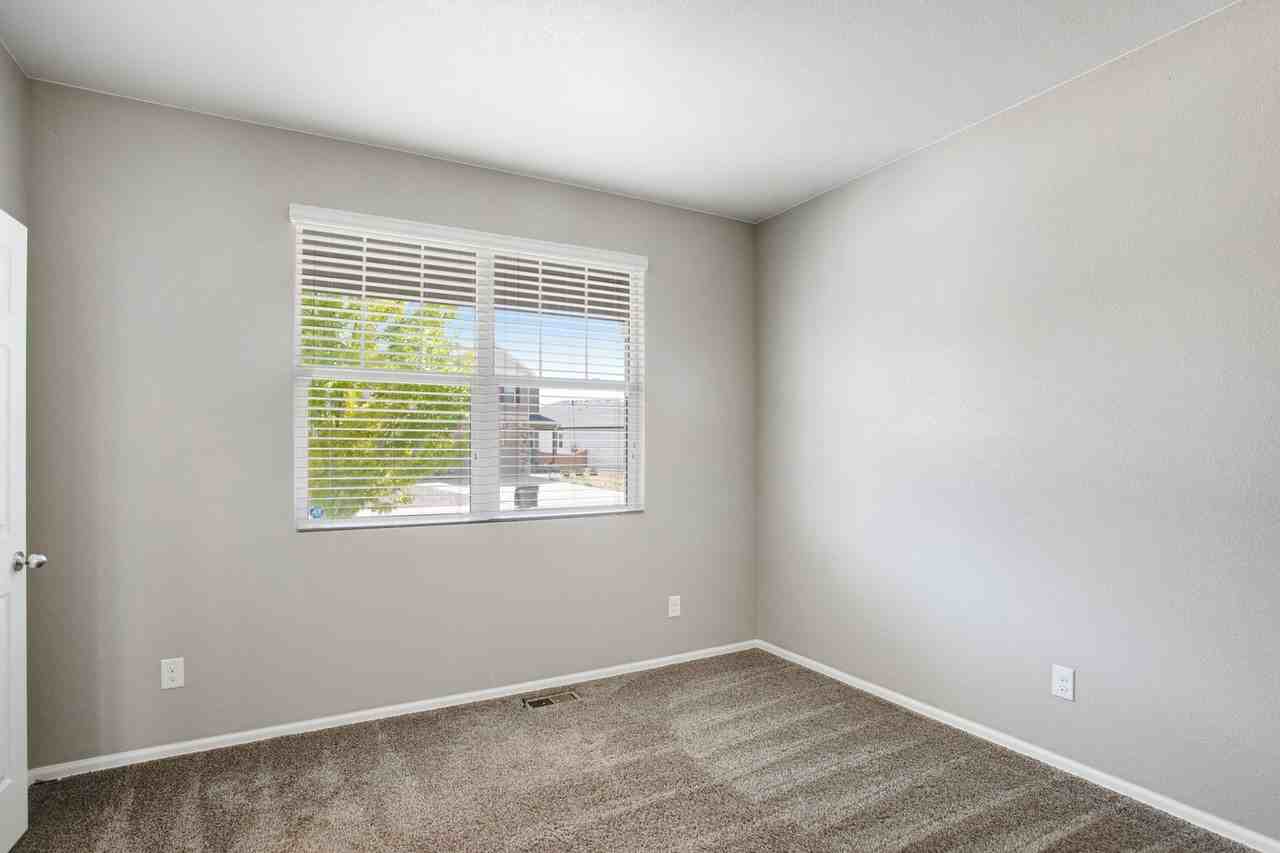 912 Charlton Dr - Photo 6 of 47