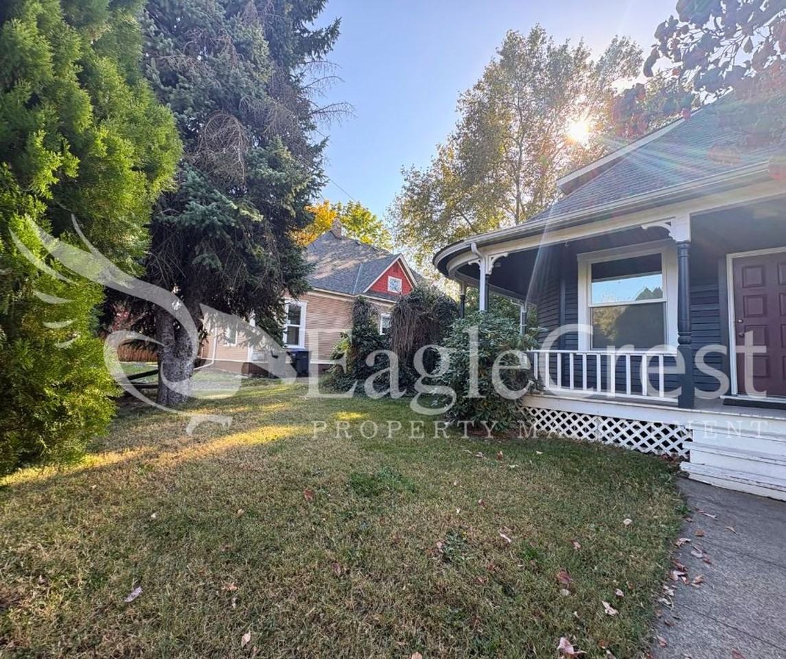 816 E Alder St - Photo 3 of 20