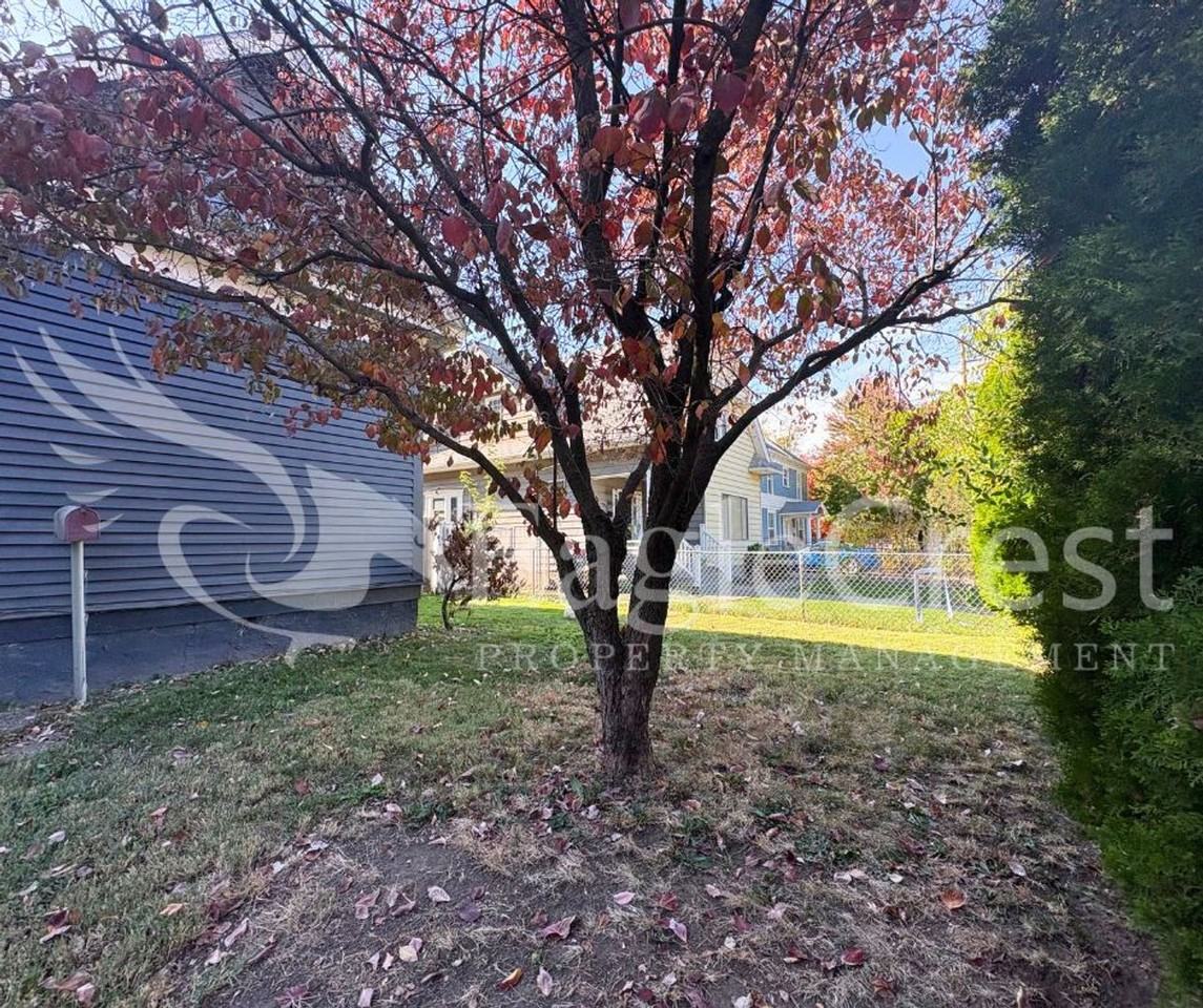 816 E Alder St - Photo 4 of 20