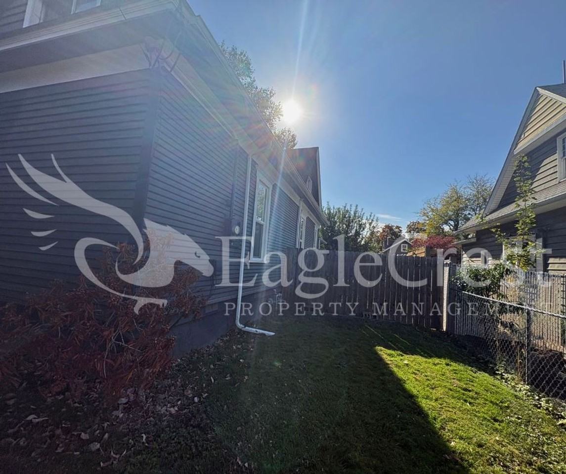 816 E Alder St - Photo 5 of 20