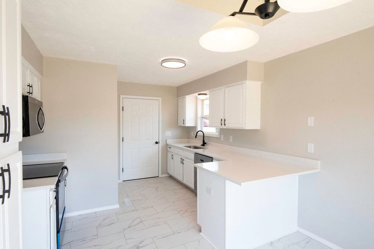 3355 S Valley View Dr - Photo 4 of 19