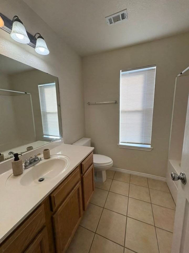 2303 Jake Dr - Photo 4 of 9