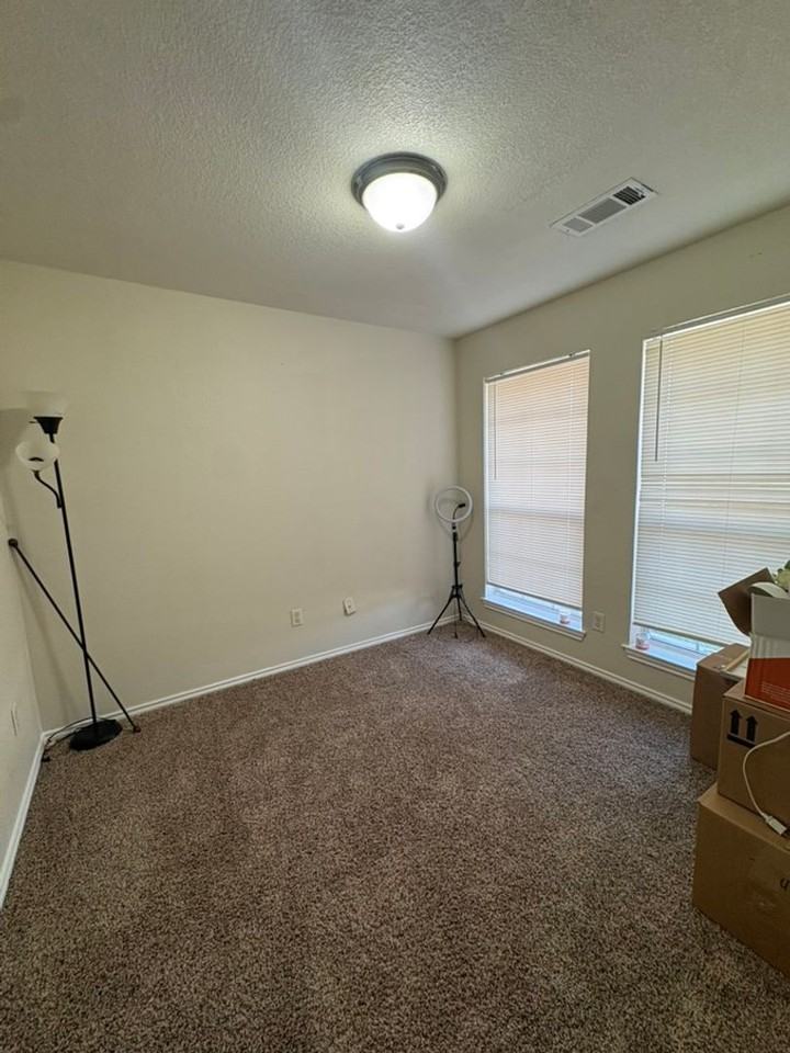 2303 Jake Dr - Photo 5 of 9
