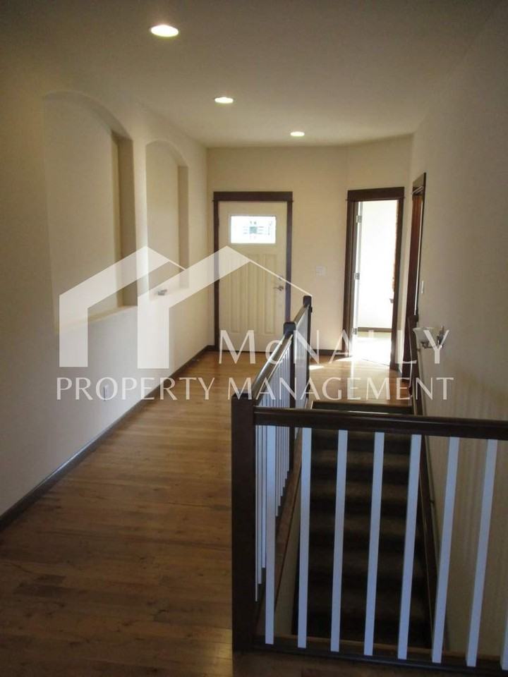 907 Diggs St - Photo 6 of 17