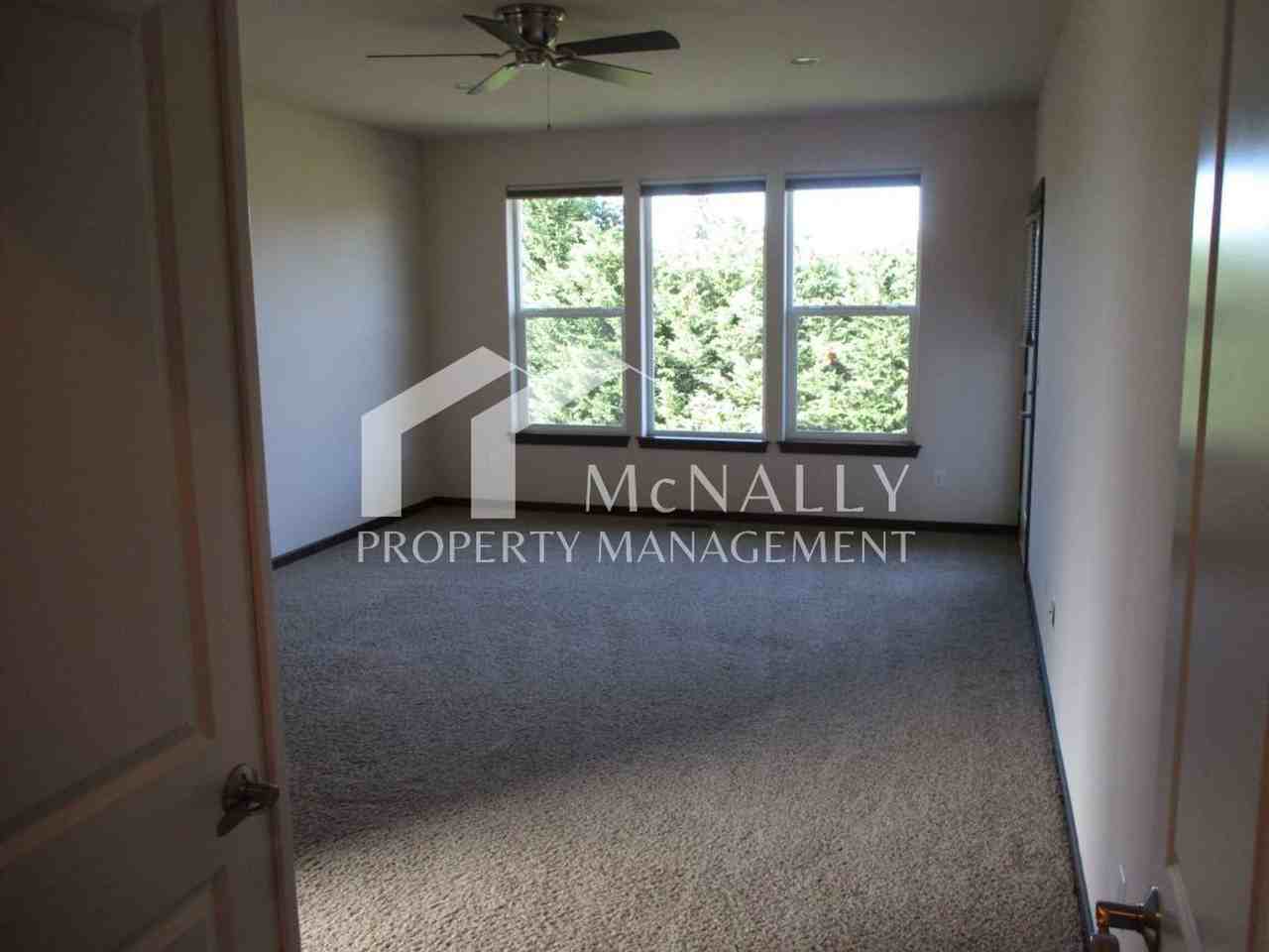 907 Diggs St - Photo 7 of 17