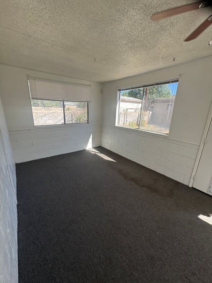230 Solano Dr Ne - Photo 2 of 6