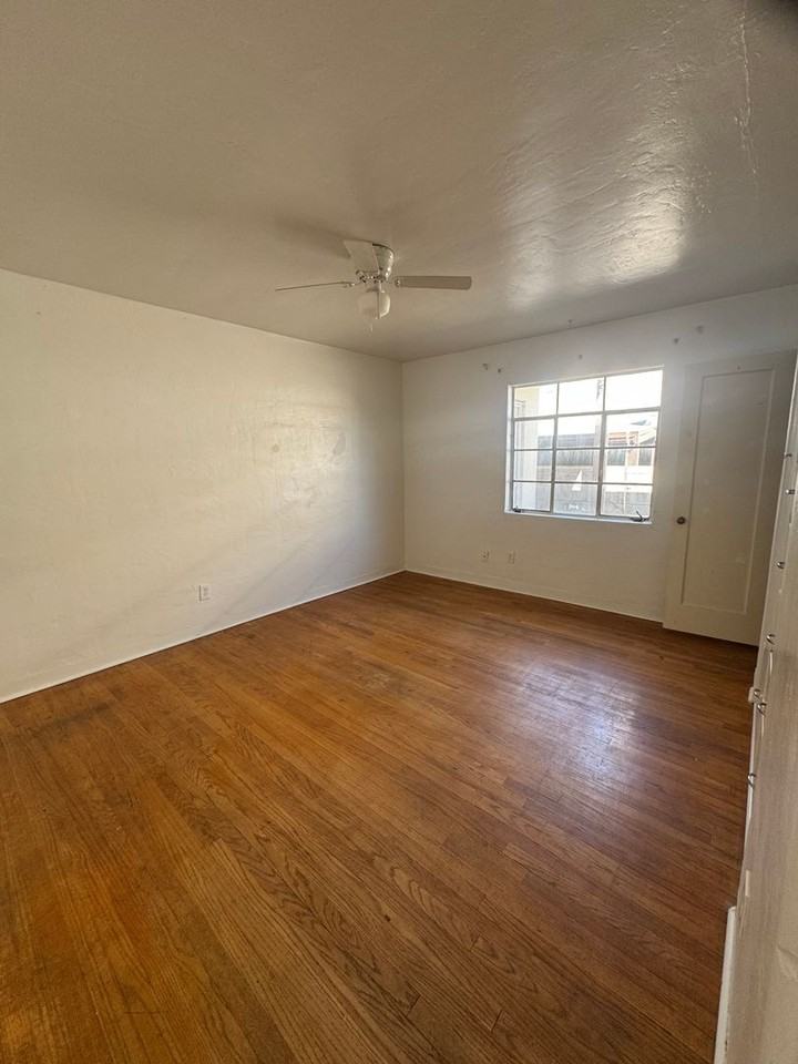 230 Solano Dr Ne - Photo 3 of 6