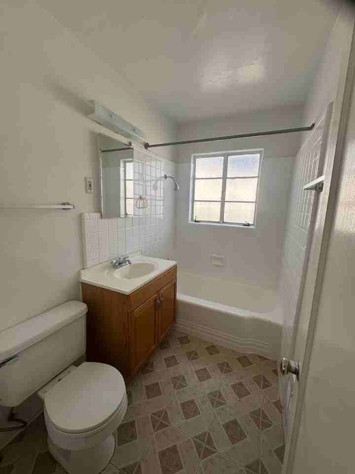 230 Solano Dr Ne - Photo 5 of 6