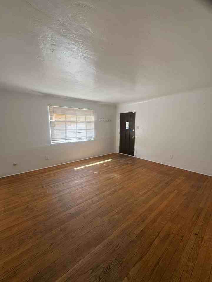230 Solano Dr Ne - Photo 6 of 6