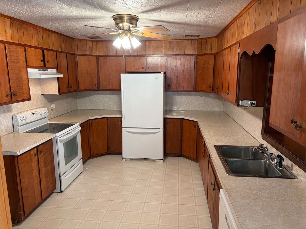 530 College St - Photo 2 of 20