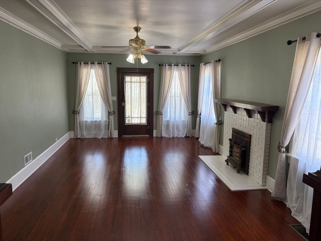 530 College St - Photo 6 of 20