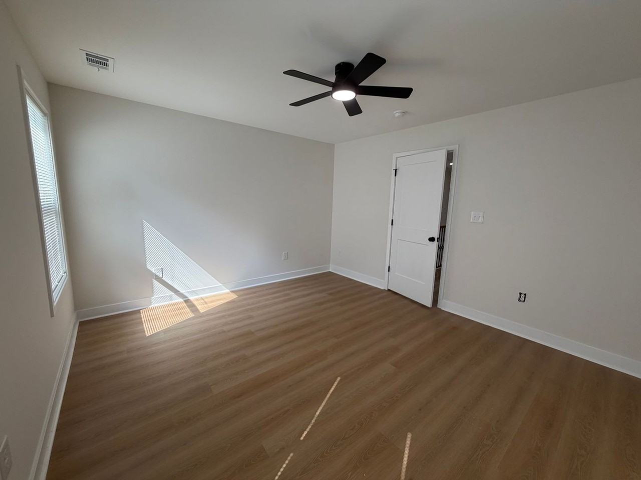 475B First St - Photo 4 of 10