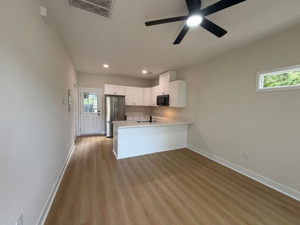 475E First St - Photo 2 of 9