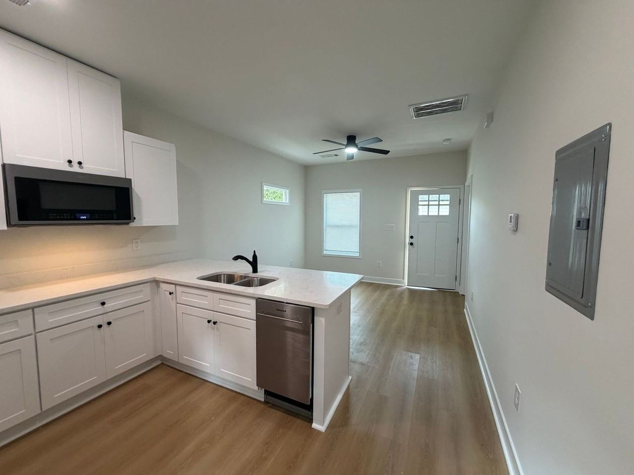 475E First St - Photo 5 of 9