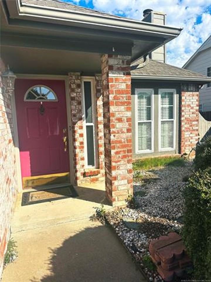 3312 W Fort Worth St - Photo 4 of 30