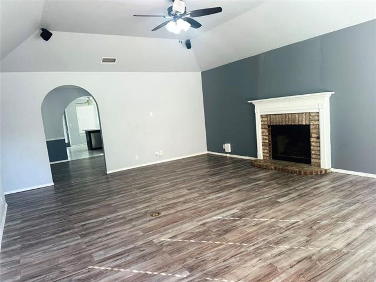 3312 W Fort Worth St - Photo 5 of 30