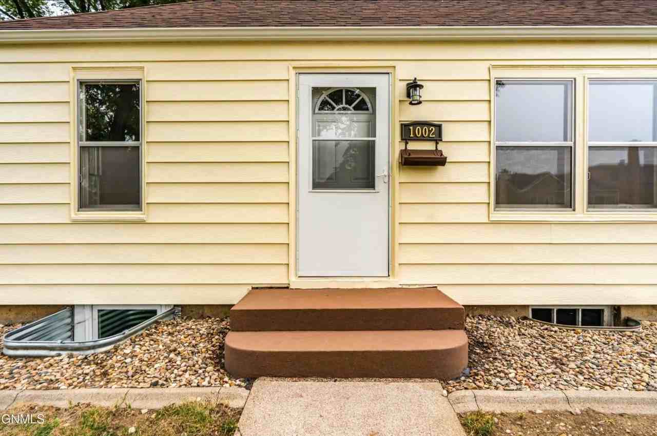 1002 E Avenue F - Photo 3 of 41