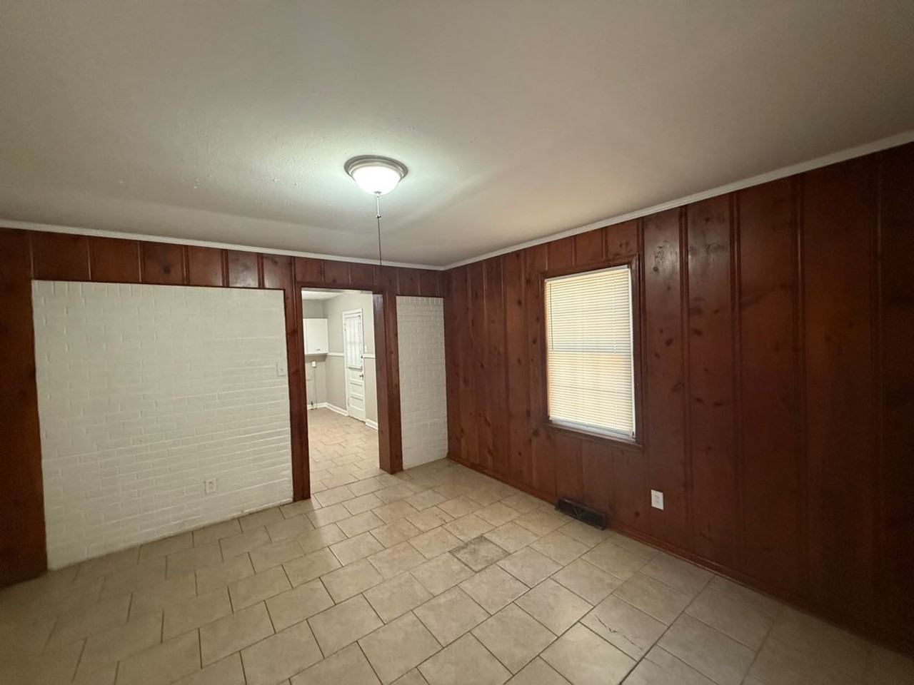 2106 Charleston Rd - Photo 2 of 15