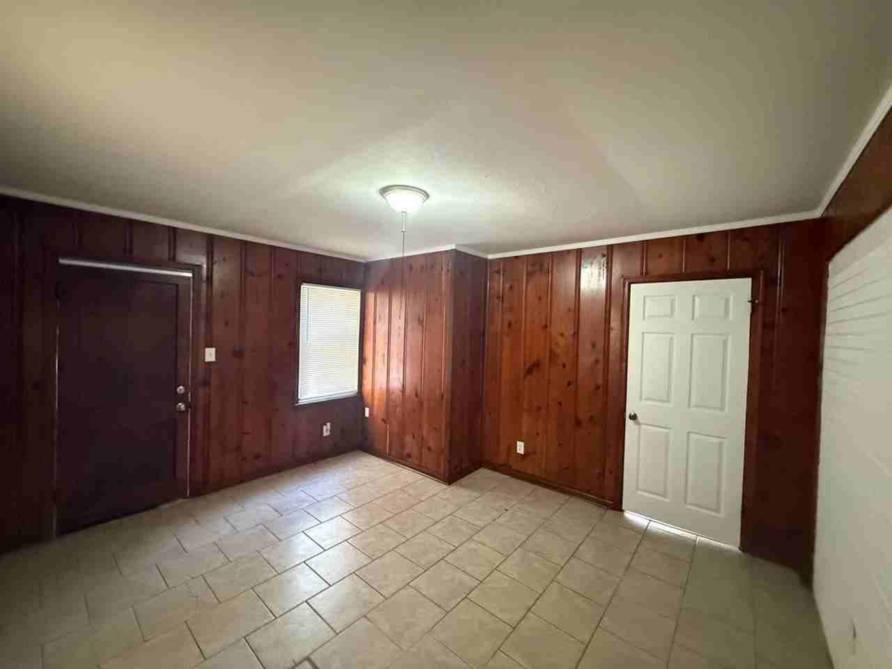 2106 Charleston Rd - Photo 3 of 15