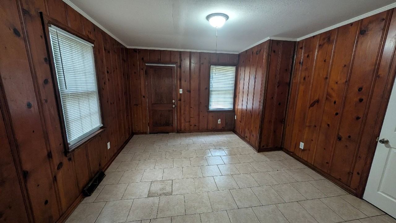 2106 Charleston Rd - Photo 4 of 15
