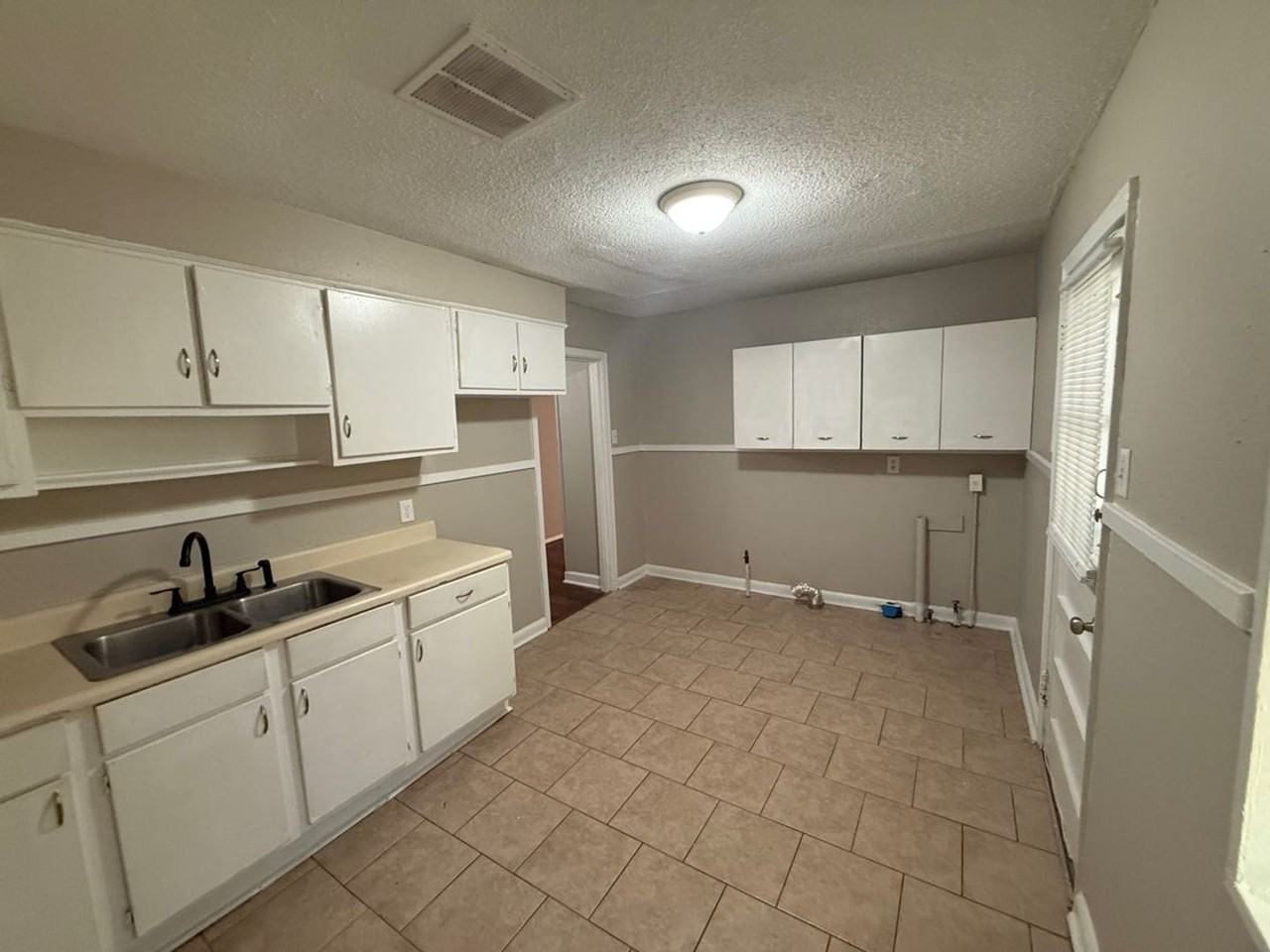 2106 Charleston Rd - Photo 5 of 15