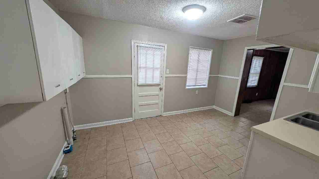 2106 Charleston Rd - Photo 6 of 15