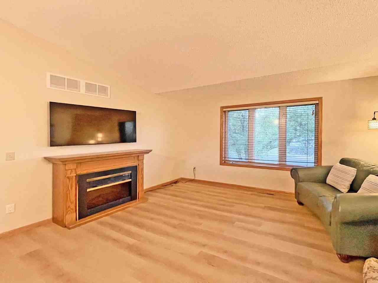 15711 Crocus Ave W - Photo 2 of 17