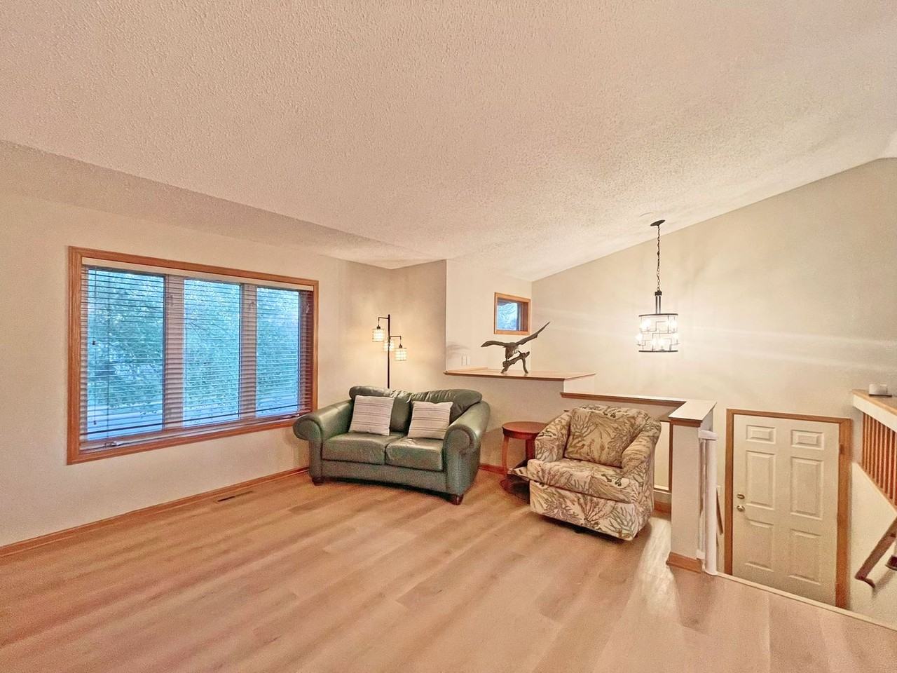 15711 Crocus Ave W - Photo 3 of 17