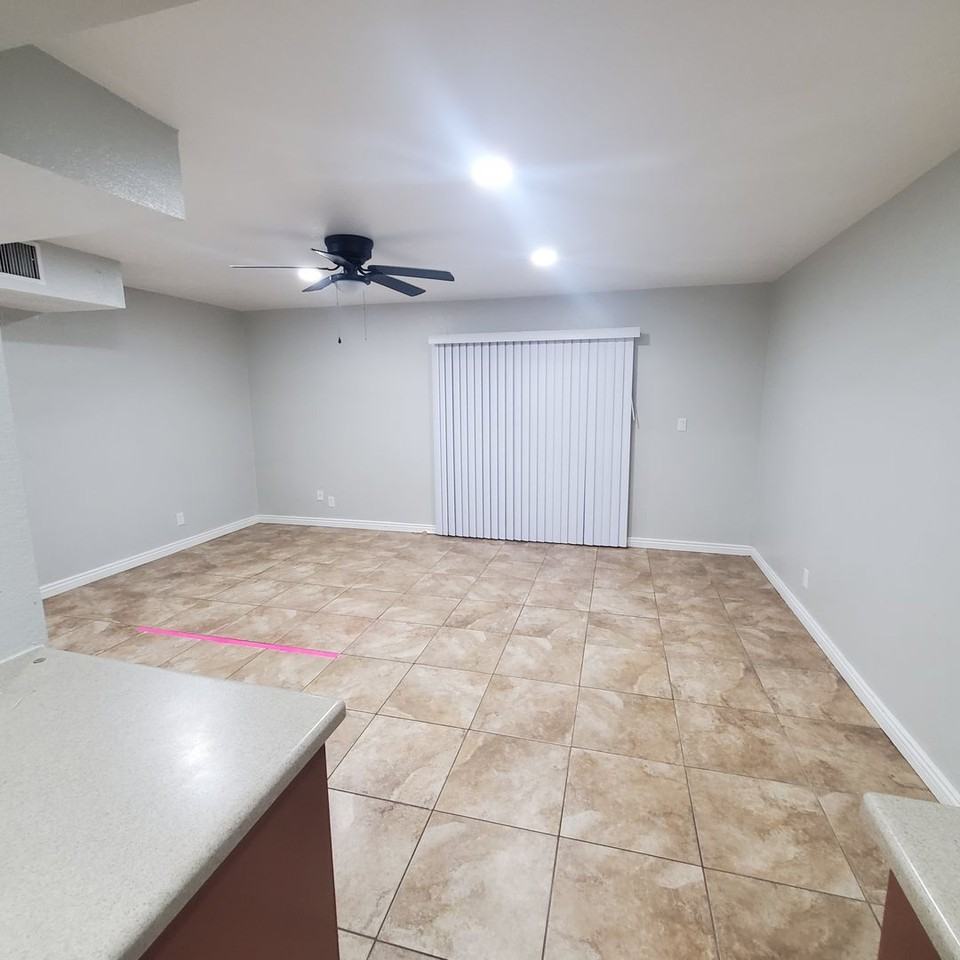 650 N Imperial Ave #14 - Photo 3 of 13
