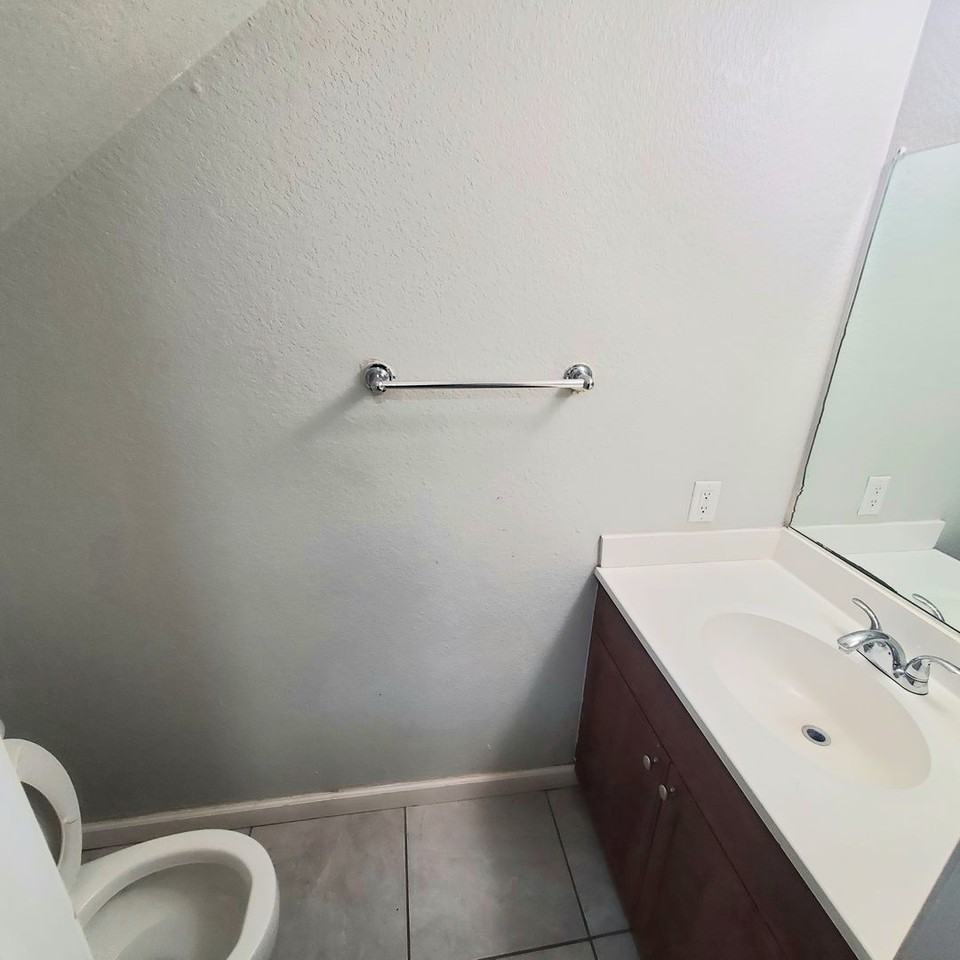 650 N Imperial Ave #14 - Photo 7 of 13