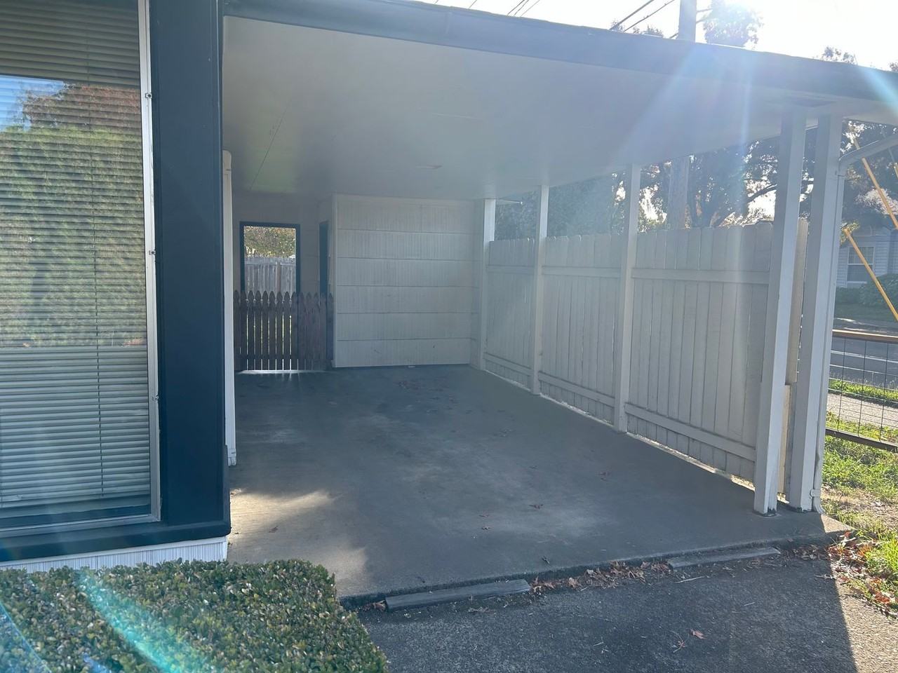 1209 Coburg Rd - Photo 3 of 16