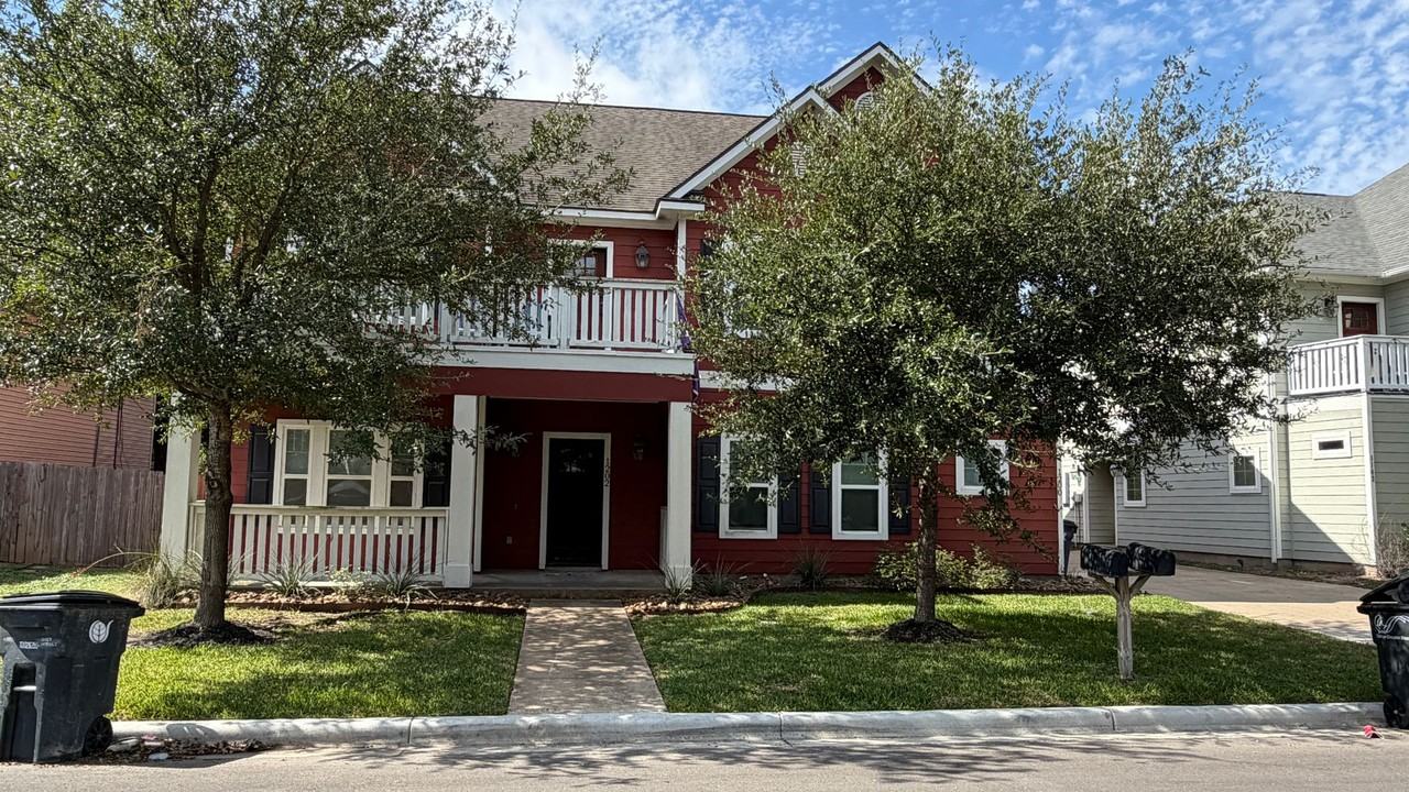 1202 Oney Hervey Dr - Photo 2 of 14