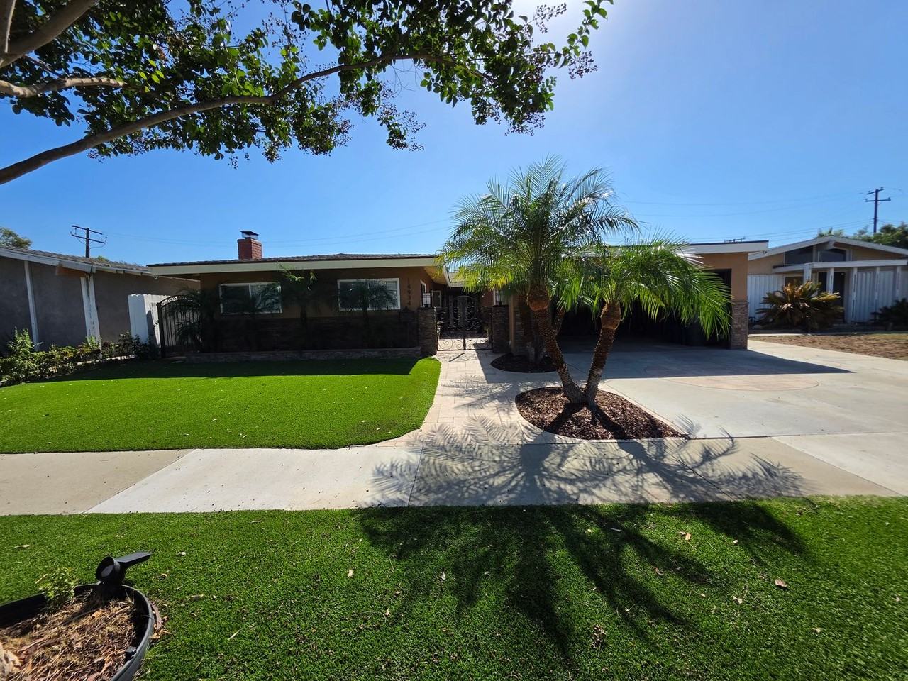 14934 Valeda Dr - Photo 3 of 49