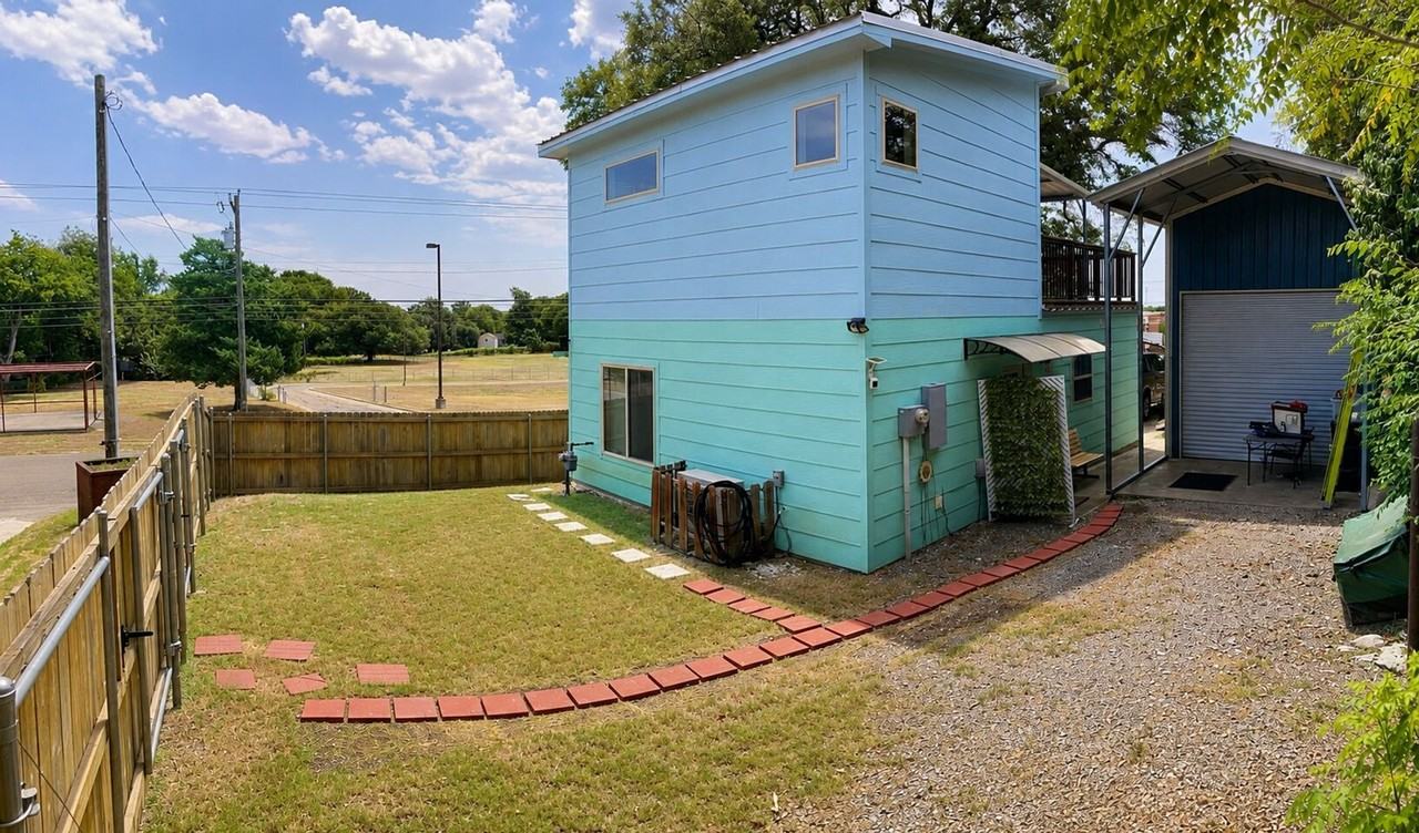 1501 Burnett Ave - Photo 3 of 20