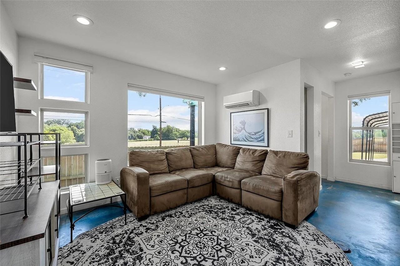 1501 Burnett Ave - Photo 5 of 20