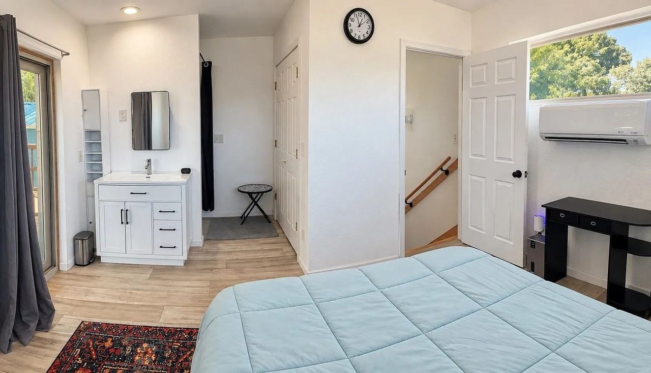 1501 Burnett Ave - Photo 6 of 20