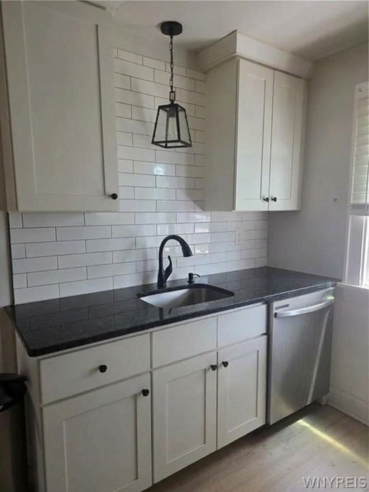 32 Lasalle Ave #1LOWER - Photo 3 of 6