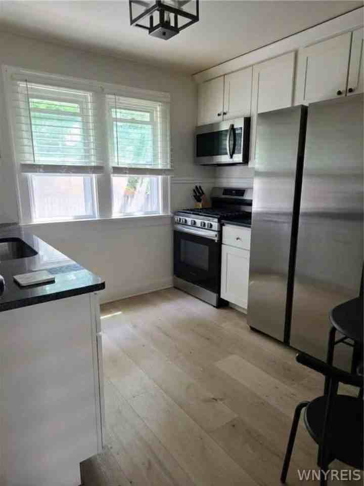 32 Lasalle Ave #1LOWER - Photo 5 of 6