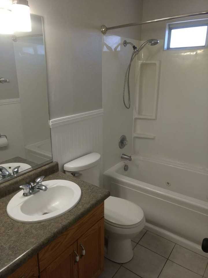 236 W 635 N - Photo 4 of 11