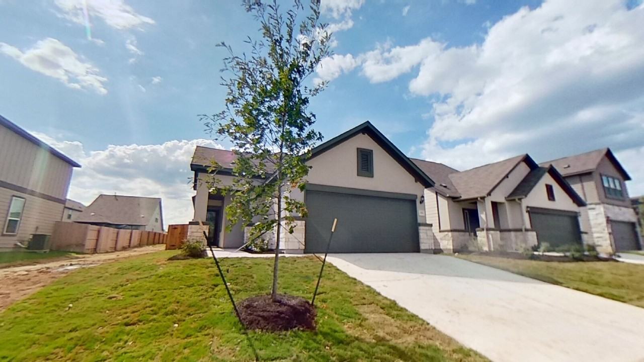 176 Boxwood Dr - Photo 2 of 24
