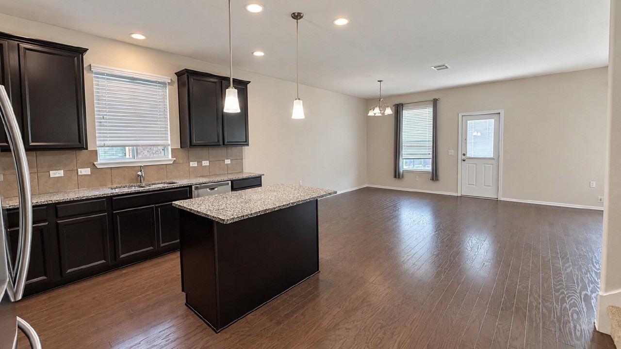 7001 Longford Trl - Photo 3 of 21