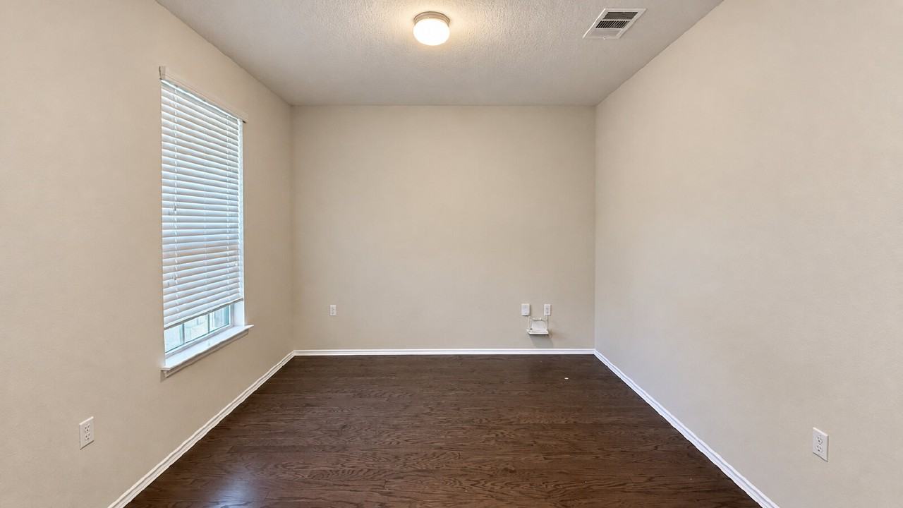7001 Longford Trl - Photo 4 of 21